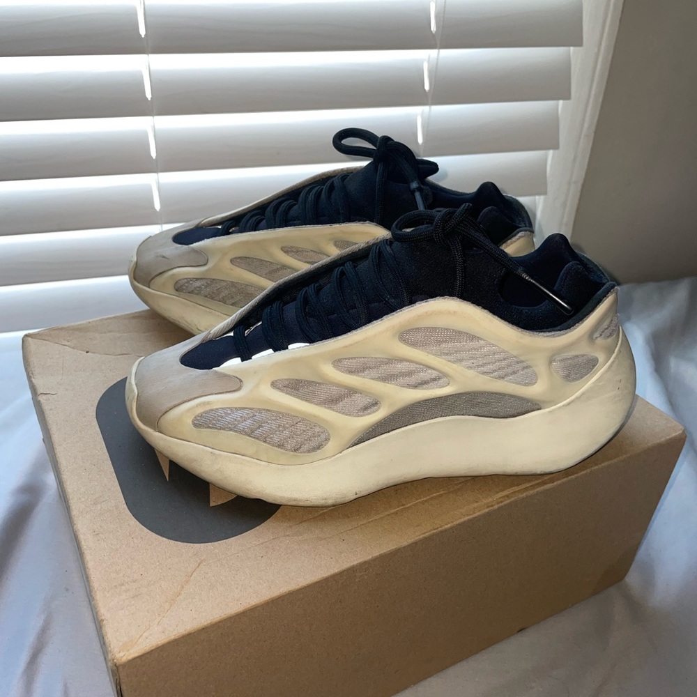 Yeezy boost 700